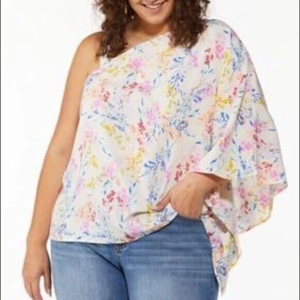 ❄️ Cato | Plus Size Asymmetrical Floral Top Various Sizes Available.